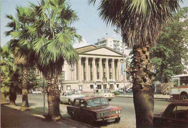 Драматический театр на пр. Руставели