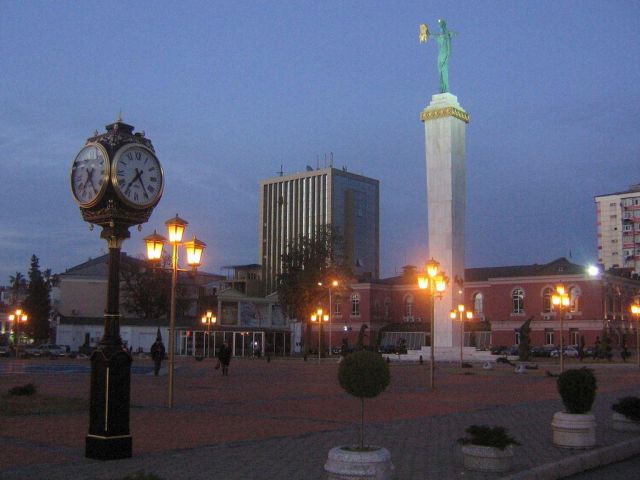 Вечерний город