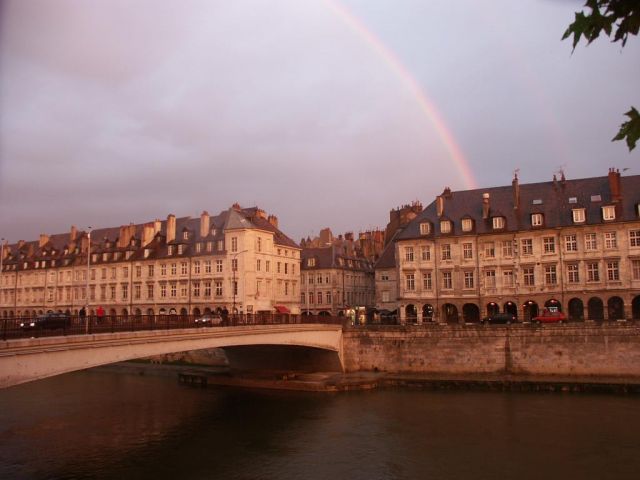 Безансон. Радуга после дождя.