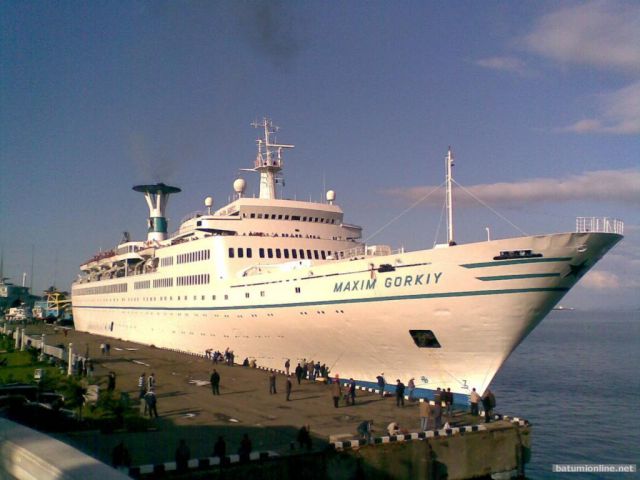 Теплоход "Максим Горький"