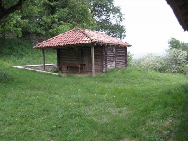 во дворе музея