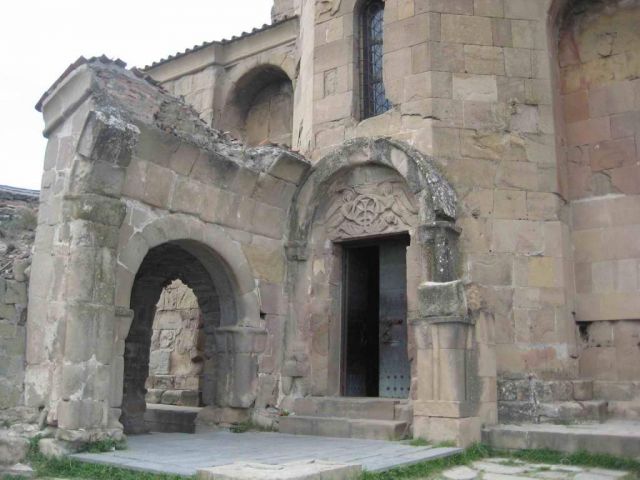 вход в Джвари