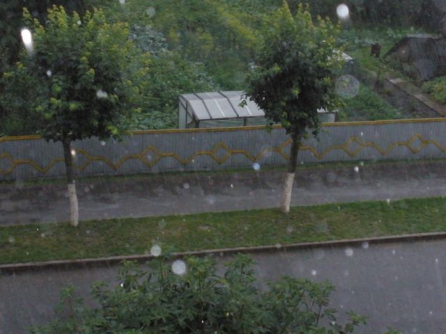 дождик за окном