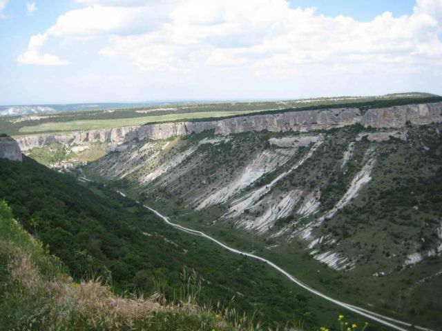 вид с севера на Чуфут-Кале