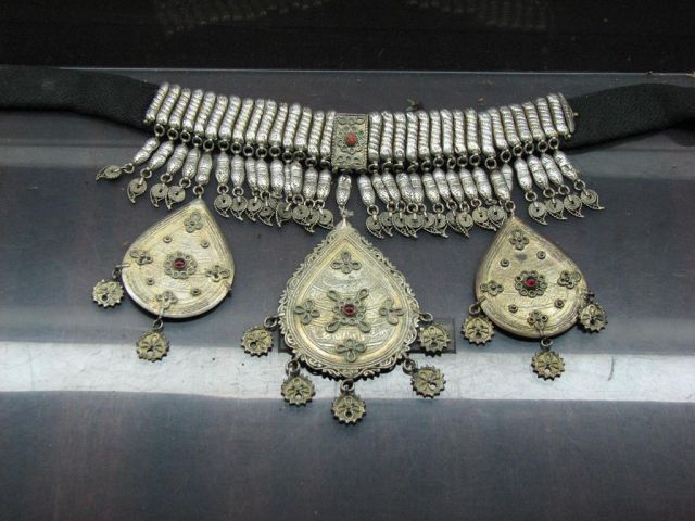 старинное женское украшение из Мачахелы