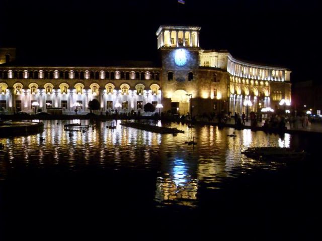 Площадь Республики в центре Еревана.