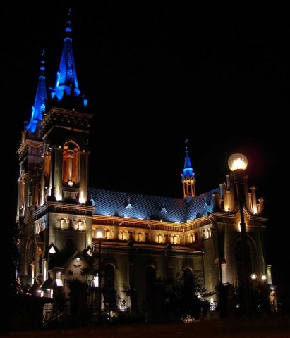 Если интернет не врет - это церковь в Батуми, очень красиво&