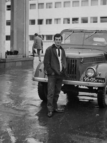 в порту теплоход "Абхазия"