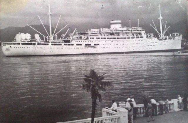 Батуми 1960 г.Дизель-электроход "Россия"