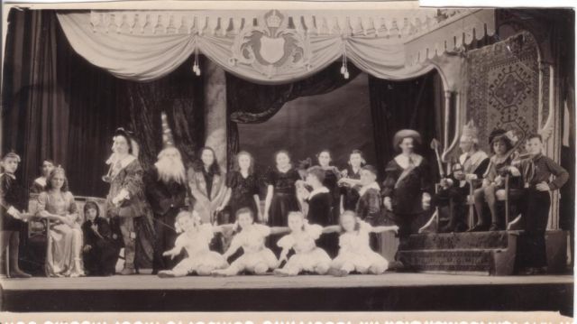 Участники спектакля " Весёлое сновидение, или Любовь к