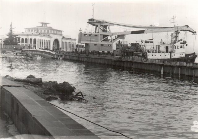 НАБЕРЕЖНАЯ,1976г.