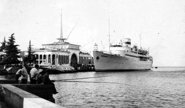 НАБЕРЕЖНАЯ,1972г.