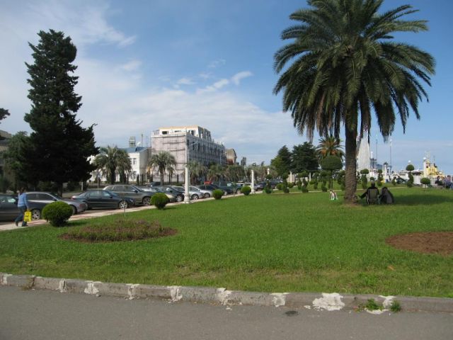 НАБЕРЕЖНАЯ.Будущая гостиница,сохранившая свое дореволюционно