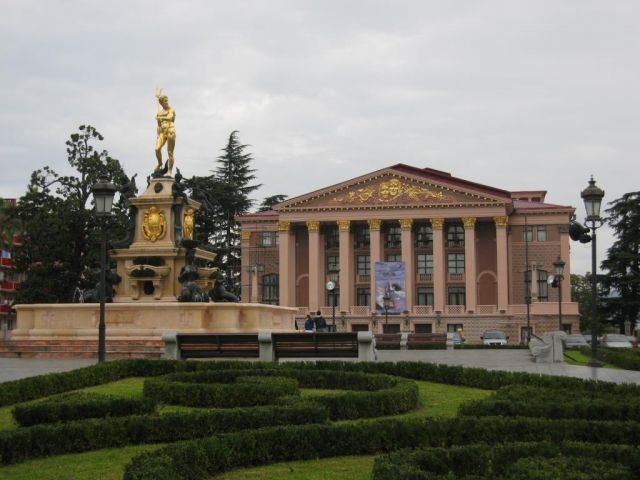 Театральная площадь