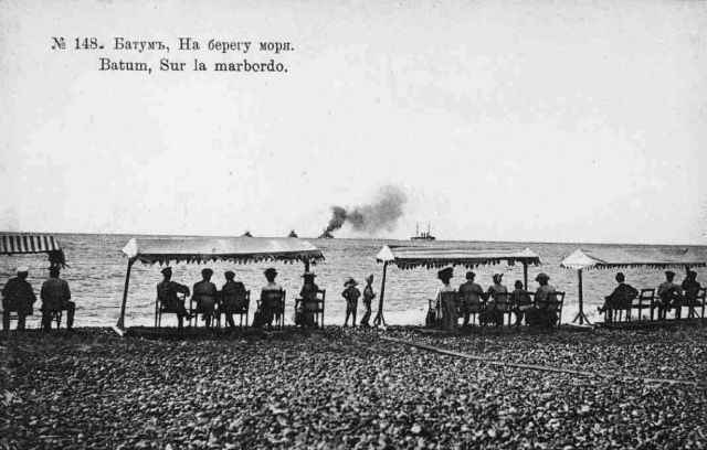 Батумъ.На берегу моря.