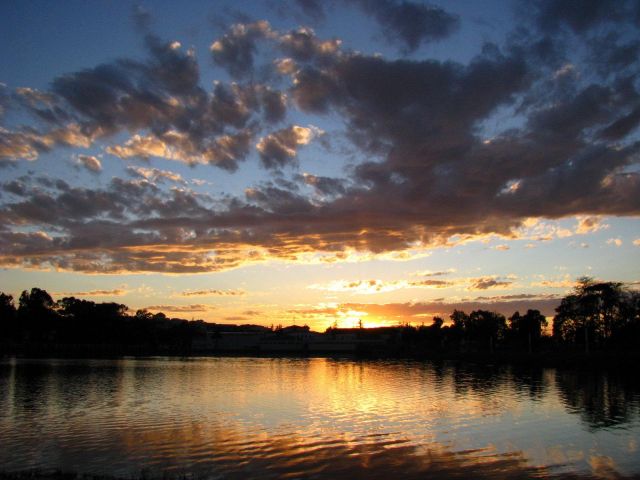 Озеро на закате