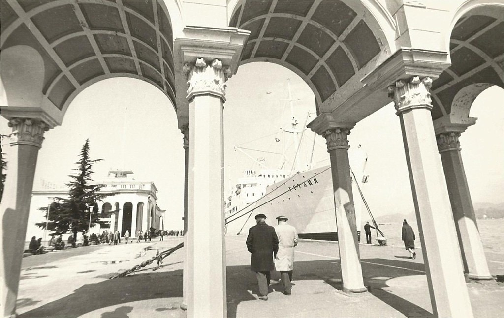 Батумъ Батуми ,мор.вокзал- вход в прошлом веке