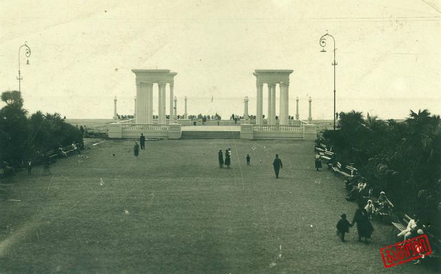 Батумъ Батуми , Колонада на бульваре 30-е годы