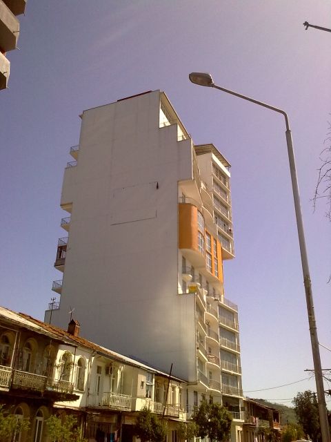 заштопанный дом