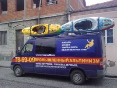 приезжают , приплывают, прилетают